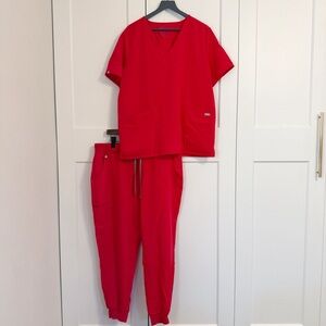 FIGS Women’s XXL Scrub Set Casma Three Pocket
Top & Zamora Jogger Bottoms